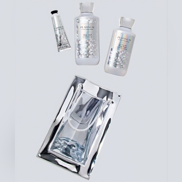NEW Bath and Body Works Gift Set✴️ - Picture 2 of 3